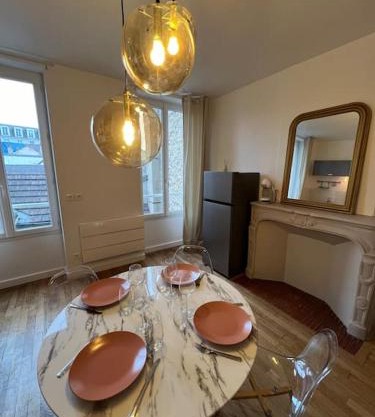 Charmant F2 Plein centre de Mantes