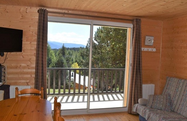 Charmant T2 cabine 35m² avec terrasse, exposition sud-ouest, bien équipé, Bolquère, sans animaux - FR-1-592-37