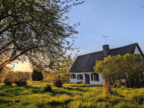 Charmante longère percheronne avec cheminée, jacuzzi et verger