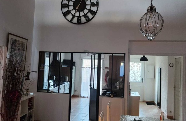 Charmante Maison de Village Pour 10, à 15 min de la mer - Idéal Familles et Amis