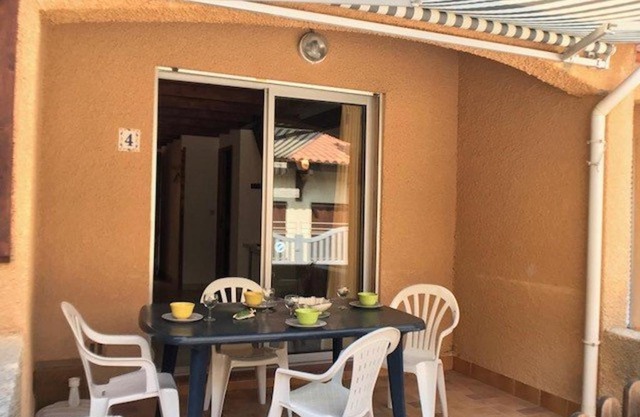 Charmante Villa T3 avec Terrasse, Parking et Proximité Plage - Idéale Familles, 5 Couchages - FR-1-81-472