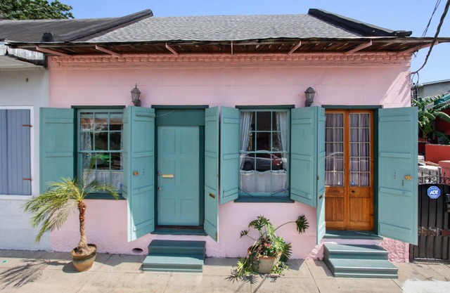 Charmed History- Treme Creole Cottage one block from French Quarter