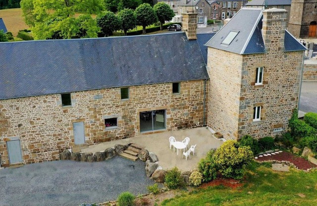 Charming granite house with garden and pets allowed