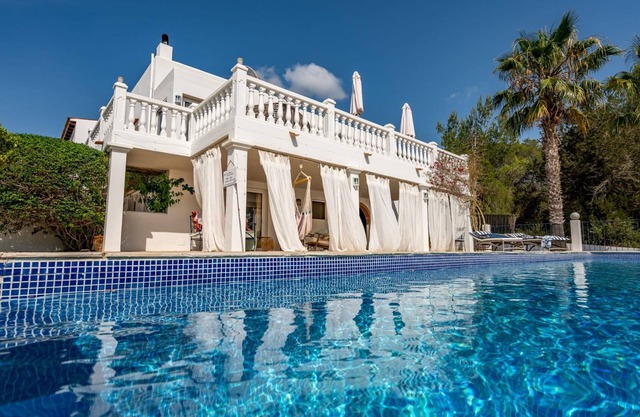 Charming holiday home 'Can Paradís' with sea views, Wi-Fi and a/c in Ibiza