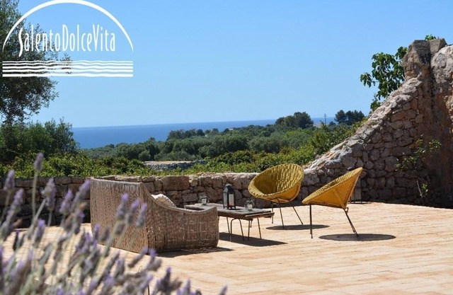 Charming small masseria with pool near the sea