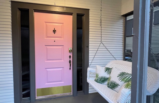 Charming 1-bed cottage btw Tulane/Loyola & Freret hipster shops & restaurants