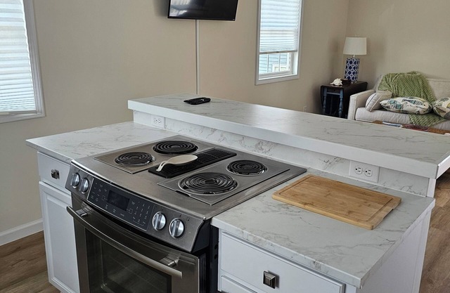 Charming 1-bedroom apt with AC, WiFi in quiet area near big rock landing in MHC