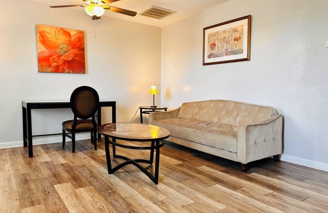Charming 1-bedroom apartment with AC, WiFi in pleasant Winchester pet-friendly