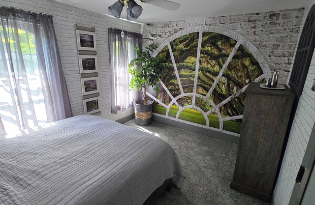 Charming 1-bedroom apartment minutes from Ricketts Glenn State Park.