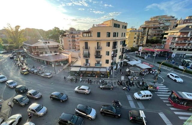 Charming 1-bedroom apartment with WiFi, AC in enchanting Roma