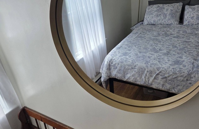 Charming 1-bedroom condo in marvelous Marblehead with hidden patio