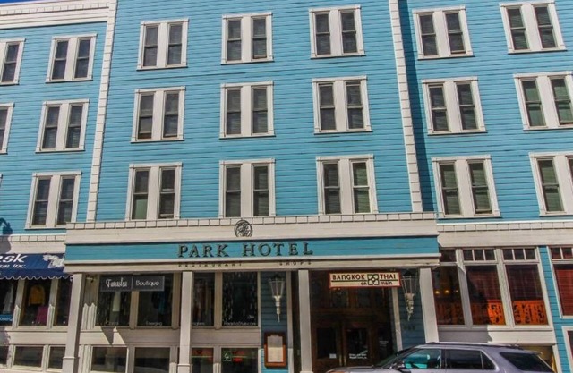 Charming 1-bedroom hotel with LR/kitchen in wonderful Park City with WiFin