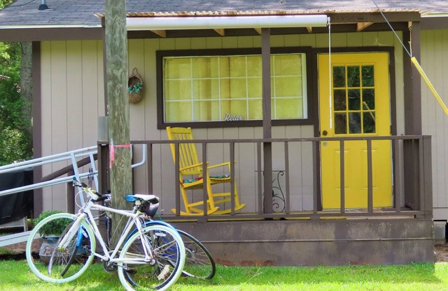Charming 1-bedroom house with WiFi and AC in Glenwood