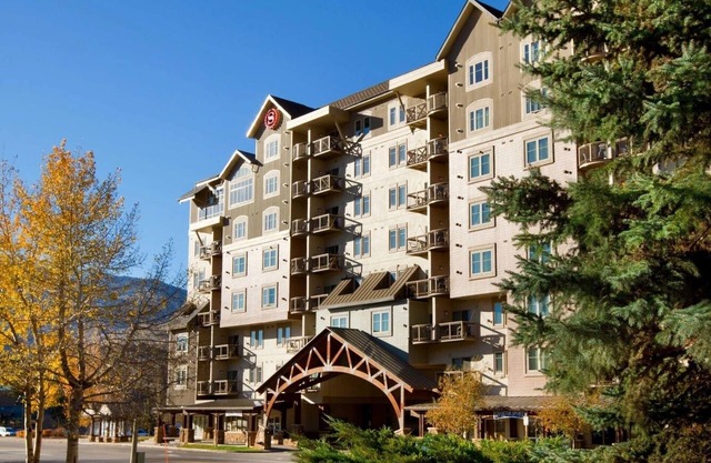 Charming 1-bedroom villa in brilliant Avon with Fierplace, Balacony & Whirlpool