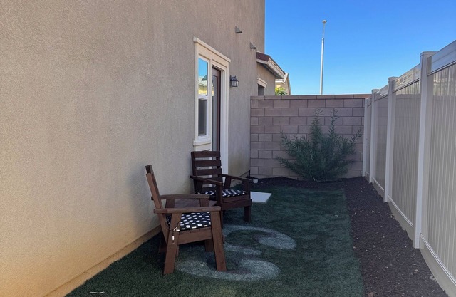 Charming 1-bedroom villa in Hemet with AC attached to main home casita.