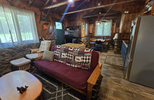 Charming 1940s Cabin on Mohawksin, Firepit, Kayaks/Canoes Incl. Close to Trails