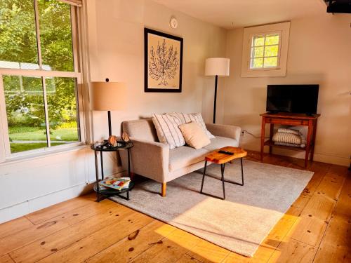 Charming 1BD Loft in Shelburne