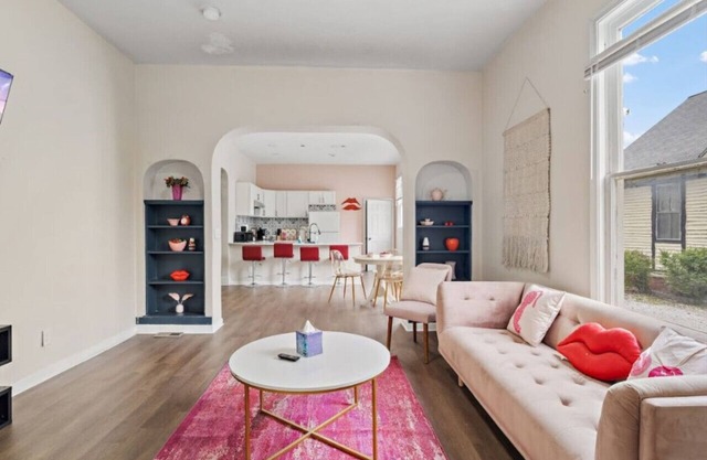 Charming 1BR Apartment Ideal Central Location