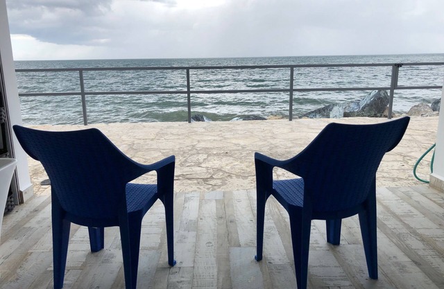 Charming 1BR, Fully Equipped, Ultimate Beach Retreat, sleeps 2