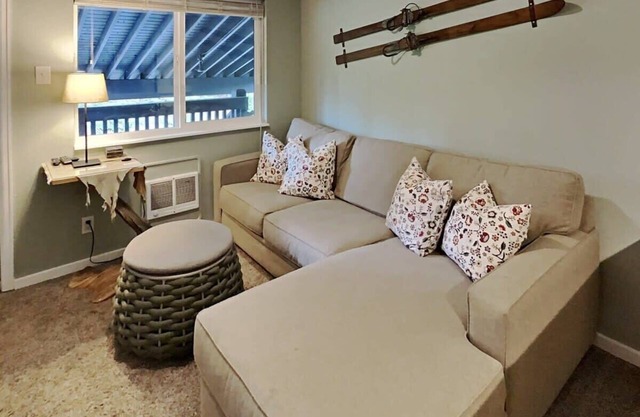 Charming 1BR in Scenic Blue River, Near Hiking!