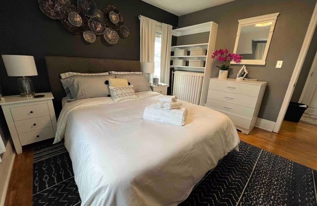 Charming 1BR + Sofa Bed, Low Cleaning Fee
