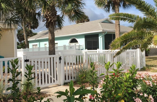 Charming 2-bedroom house in wonderful New Smyrna Beach with WiFi, AC