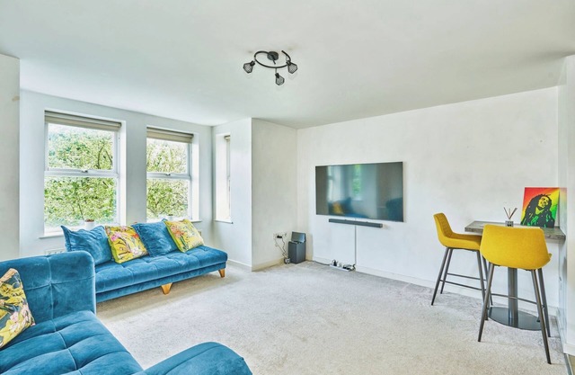 Charming 2-Bedroom Flat in South Croydon