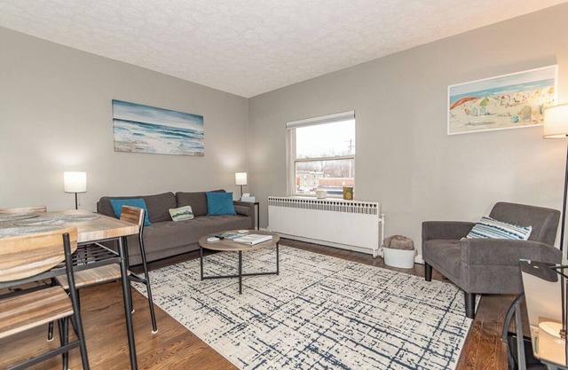 Charming 2-bedroom Suite with balcony overlooking the Lake in Fairport Harbor