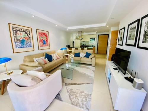 Charming 2-Bedroom Apartment in Théoule-sur-Mer with Swimming Pool Access