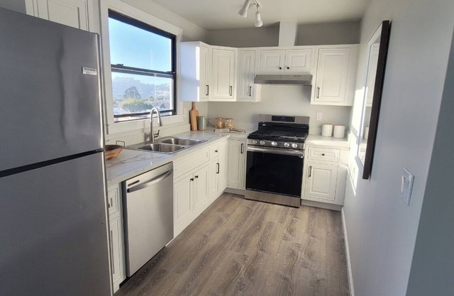 Charming 2-bedroom Unit in lovely San Francisco with free garage car parking.