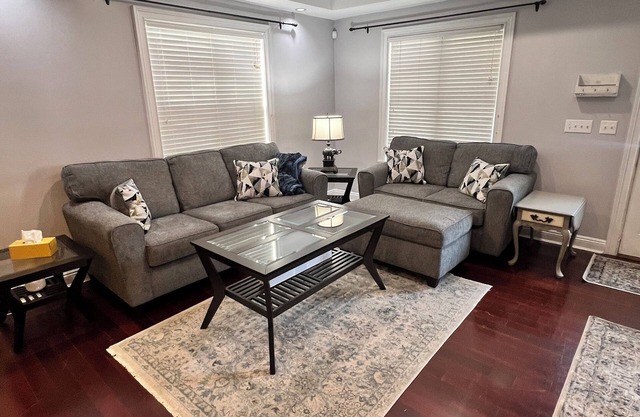Charming 2-bedroom 2 1/2 bath House with WiFi and AC in fabulous Cincinnati