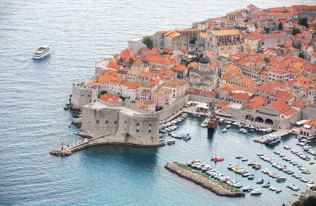 Charming 2-bedroom apartment with WiFi, AC in lovely Dubrovnik