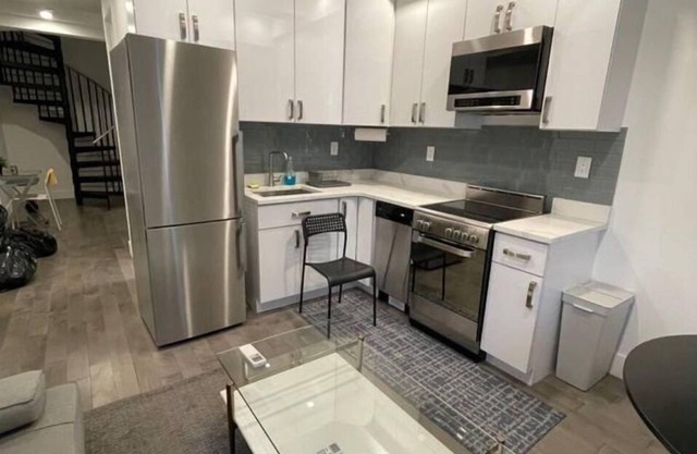 Charming 2-bedroom apartment with AC, WiFi in brilliant East Harlem