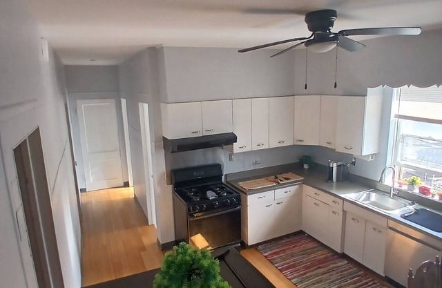 Charming 2-bedroom apartment in enchanting Chicago with AC, WiFi