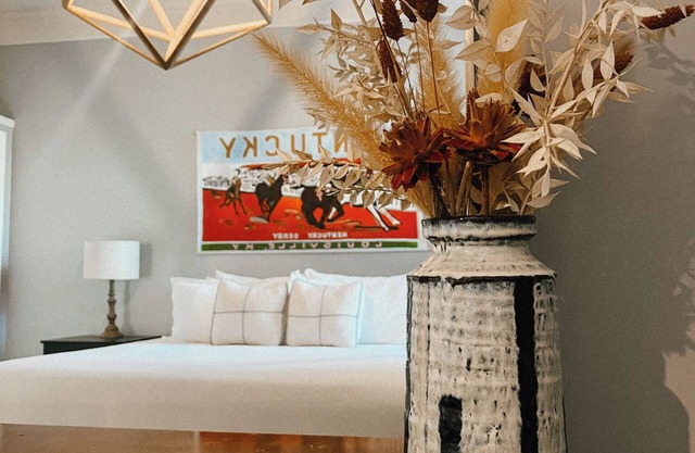 Charming 2-bedroom Bungalow - Walkable & Close to Downtown