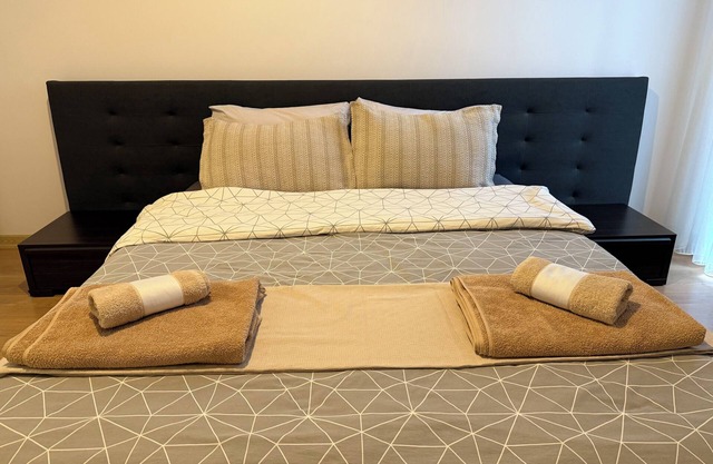 Charming 2-bedroom building in terrific Istanbul with AC