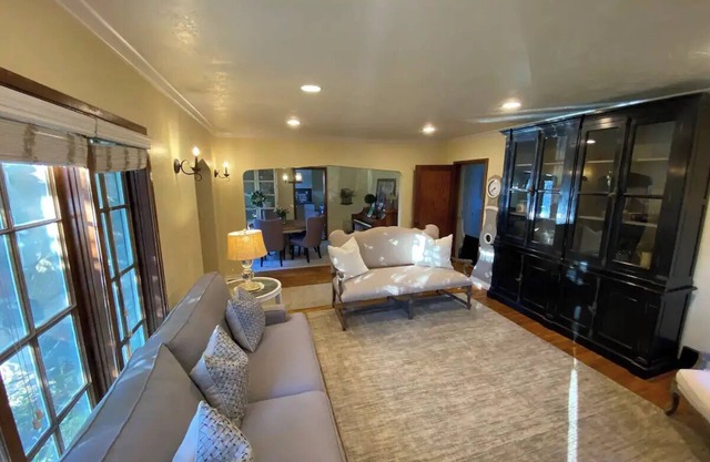 Charming 2-bedroom cottage in Bountiful with WiFi and AC
