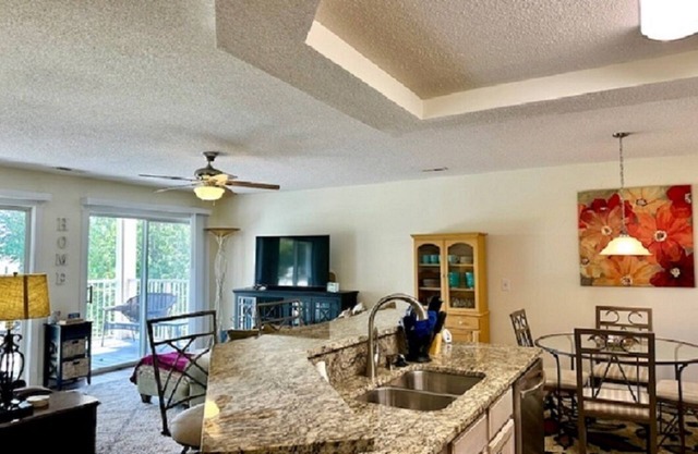 Charming 2-bedroom condo in delightful Calabash with WiFi, AC