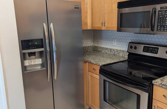 Charming 2-bedroom condo with AC, WiFi in fabulous Atlanta