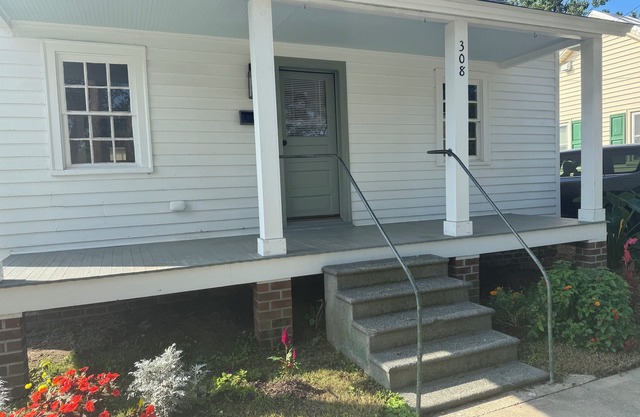 Charming 2-bedroom cottage in Edenton. Near Cotton Mill Village. Downtown.