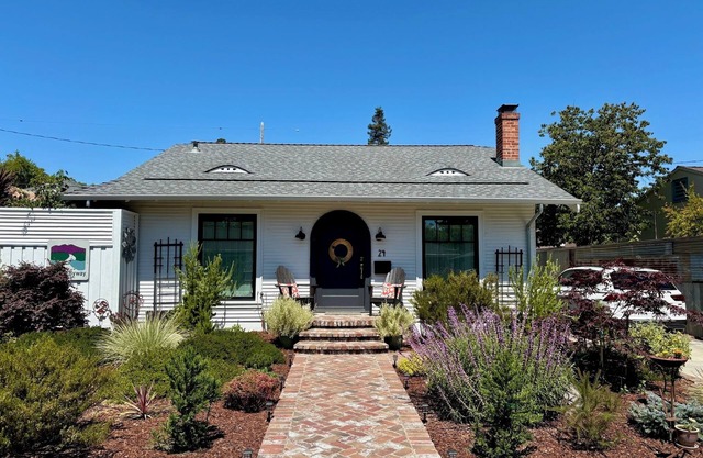 Charming 2-bedroom Craftsman home in Petaluma