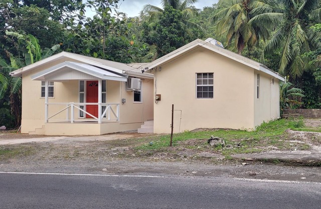 Charming 2-bedroom house in awesome Castries with WiFi, AC