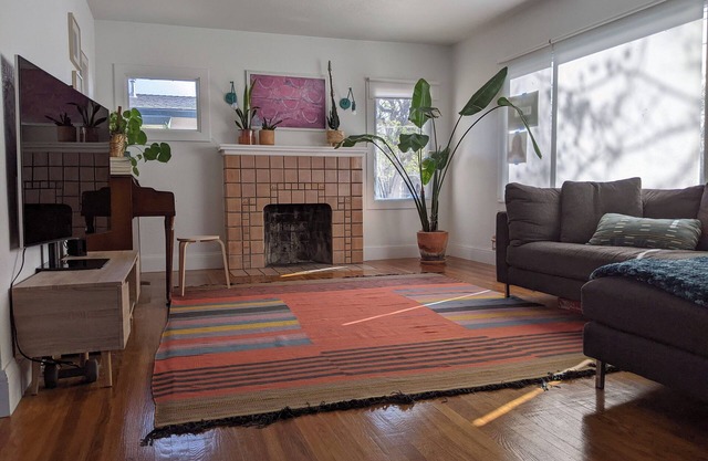 Charming 2-bedroom house in East Oakland with AC