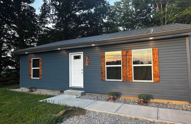 Charming 2-bedroom house in Devil's Elbow Osgood, IN