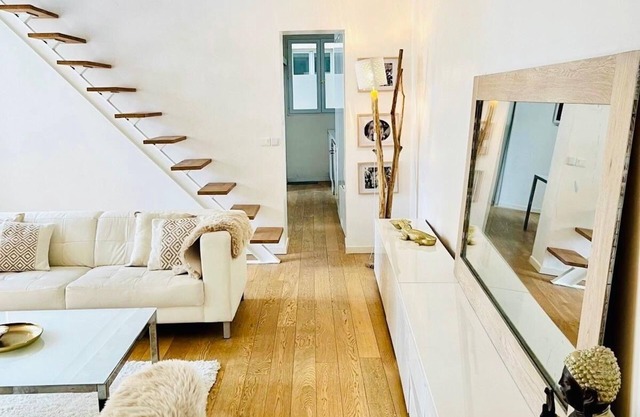 Charming 2-bedroom loft in brilliant Paris next to Gare du Nord Montmartre