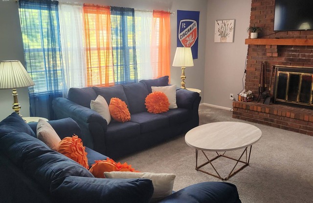 Charming 2-bedroom townhome with WiFi, AC in gorgeous Cincinnati