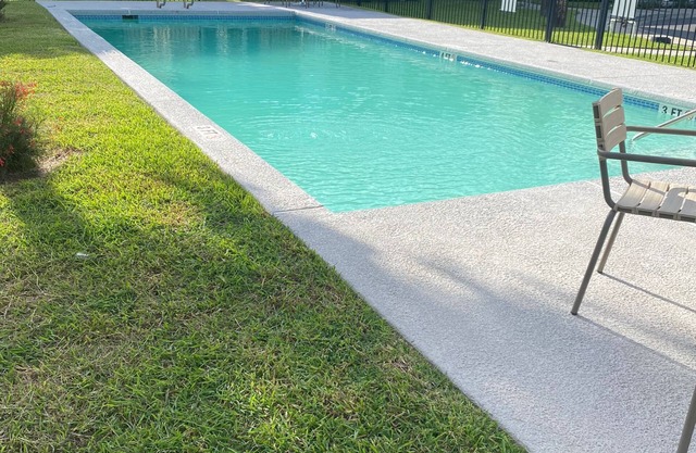 Charming 2-bedroom apartment in Brownsville with WiFi and AC