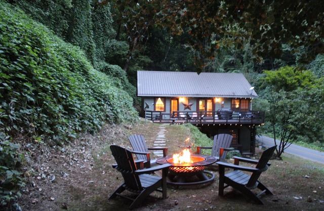 Charming 2-bedroom cottage near Bryson City, NOC, Smoky Mnt Nat Park & Cherokee