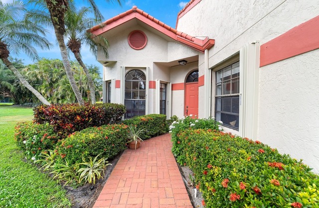 Charming 2-bedroom villa with AC, in amazing Delray 55+ community w amenities