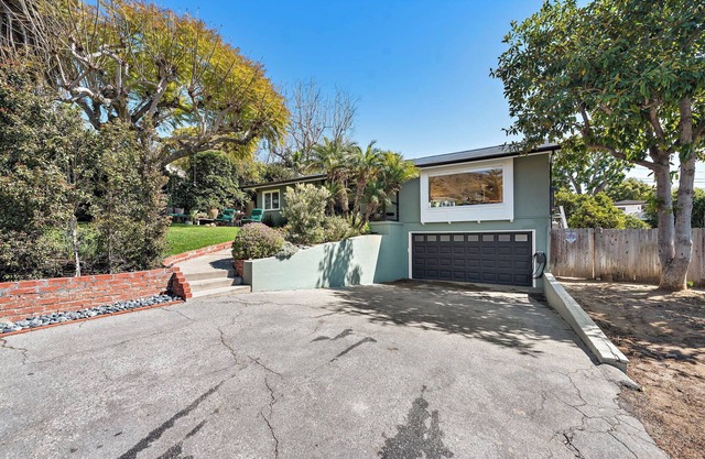 Charming 2-bedroom house in fabulous Laguna Beach close to the ocean